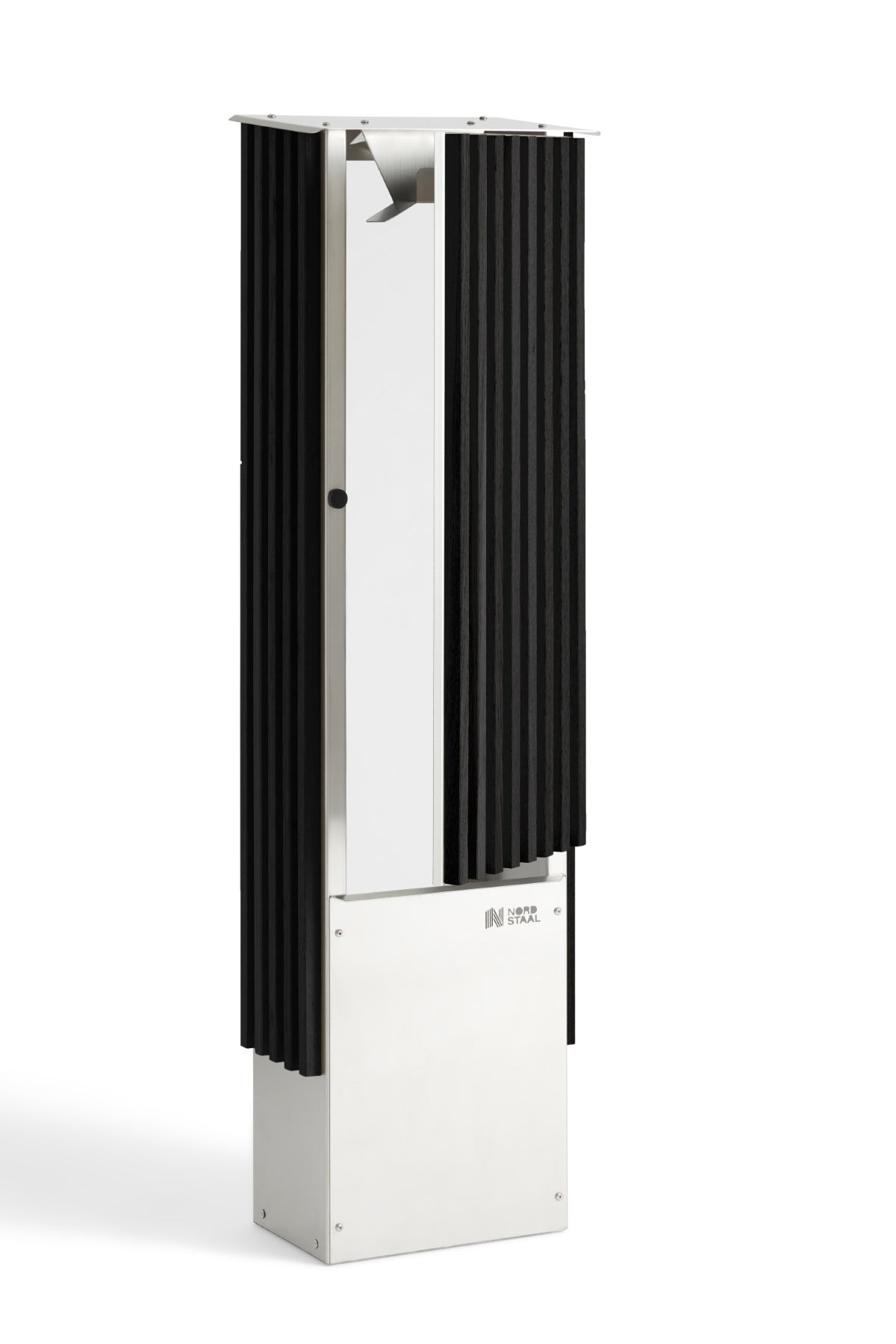 ChargePoint Solo+ med åbent skab i sort eg